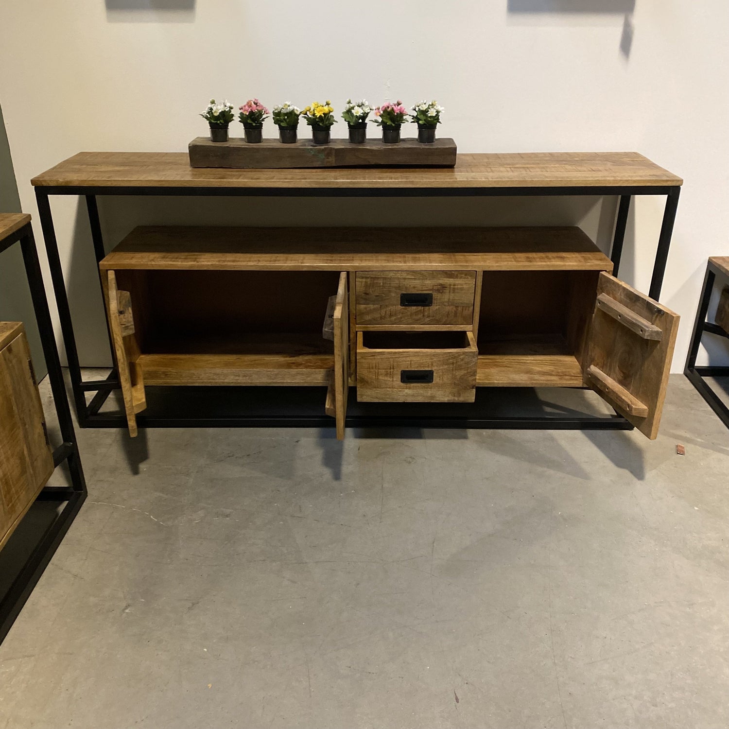 Sidetable / Dressoir Industrieel Design | Mangohout en Staal | 180x40x80 - Industrieelinhuis.nl